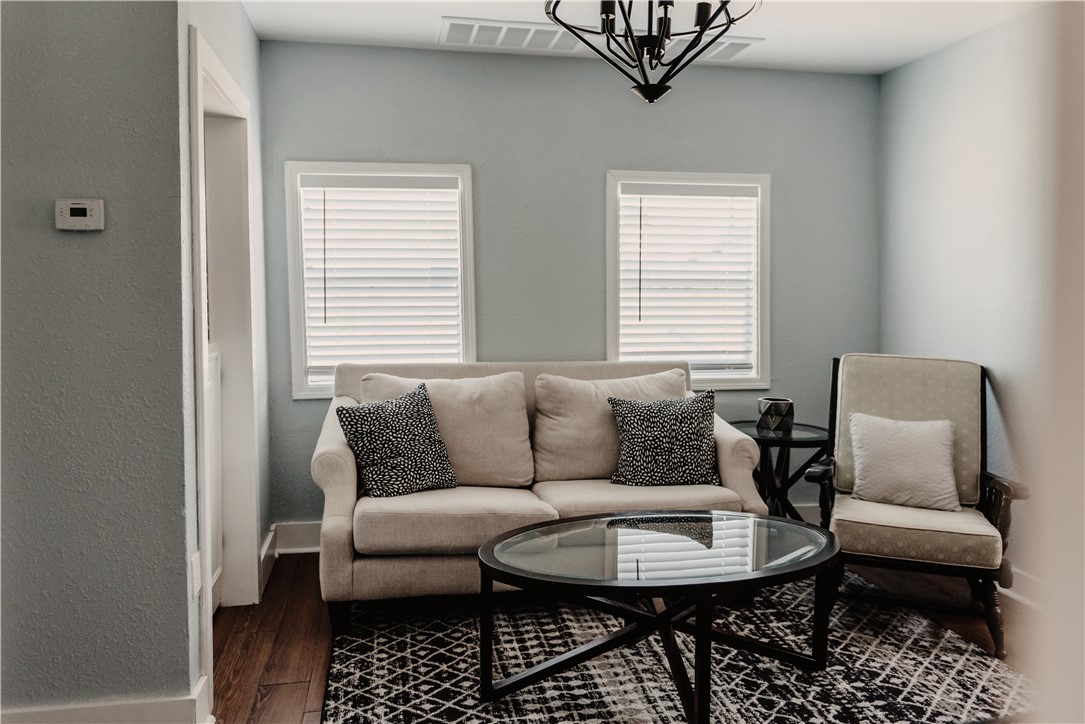 1318 N Mesquite St Property Photo 4