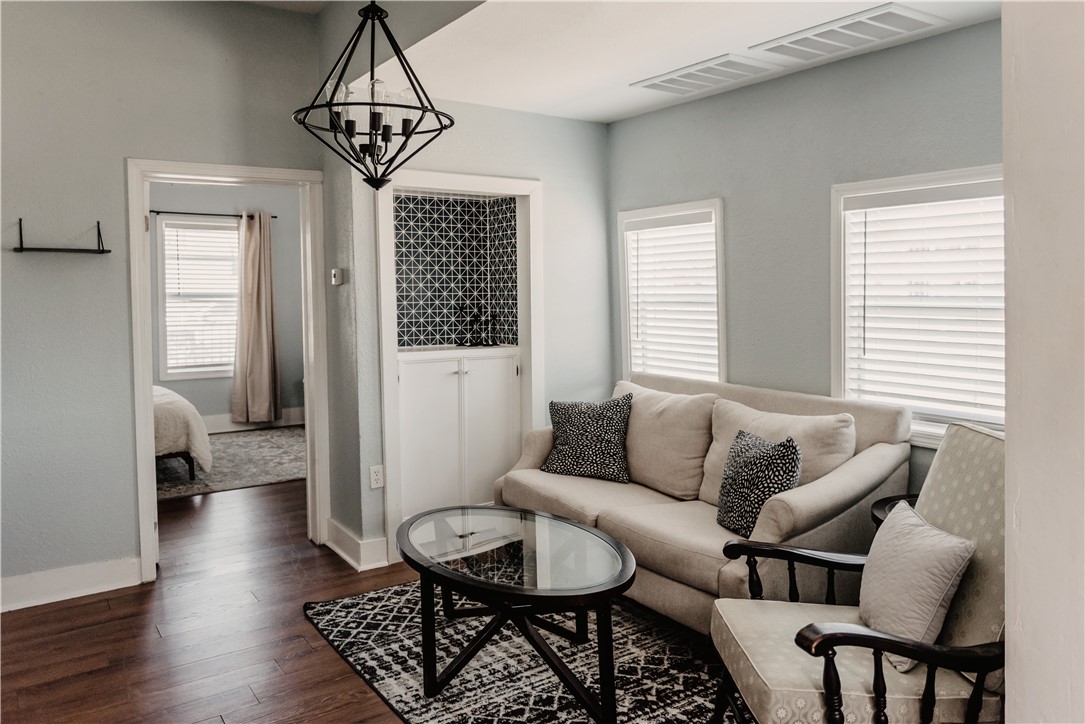 1318 N Mesquite St Property Photo 5