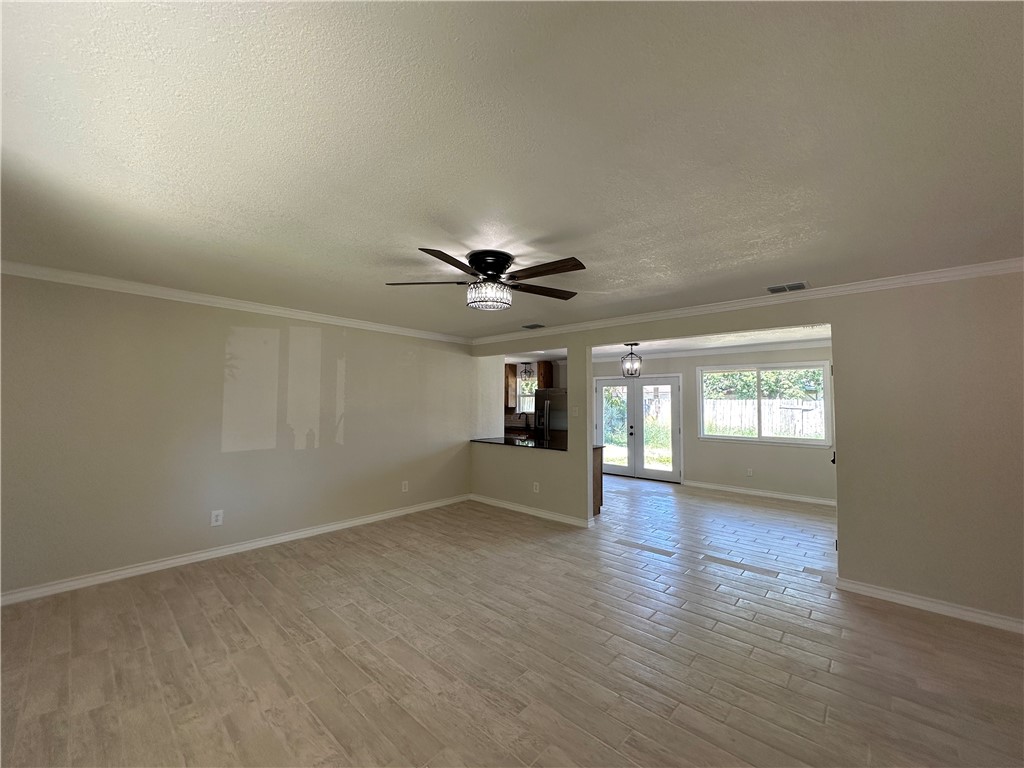 5822 Woodhaven Dr Property Photo 3