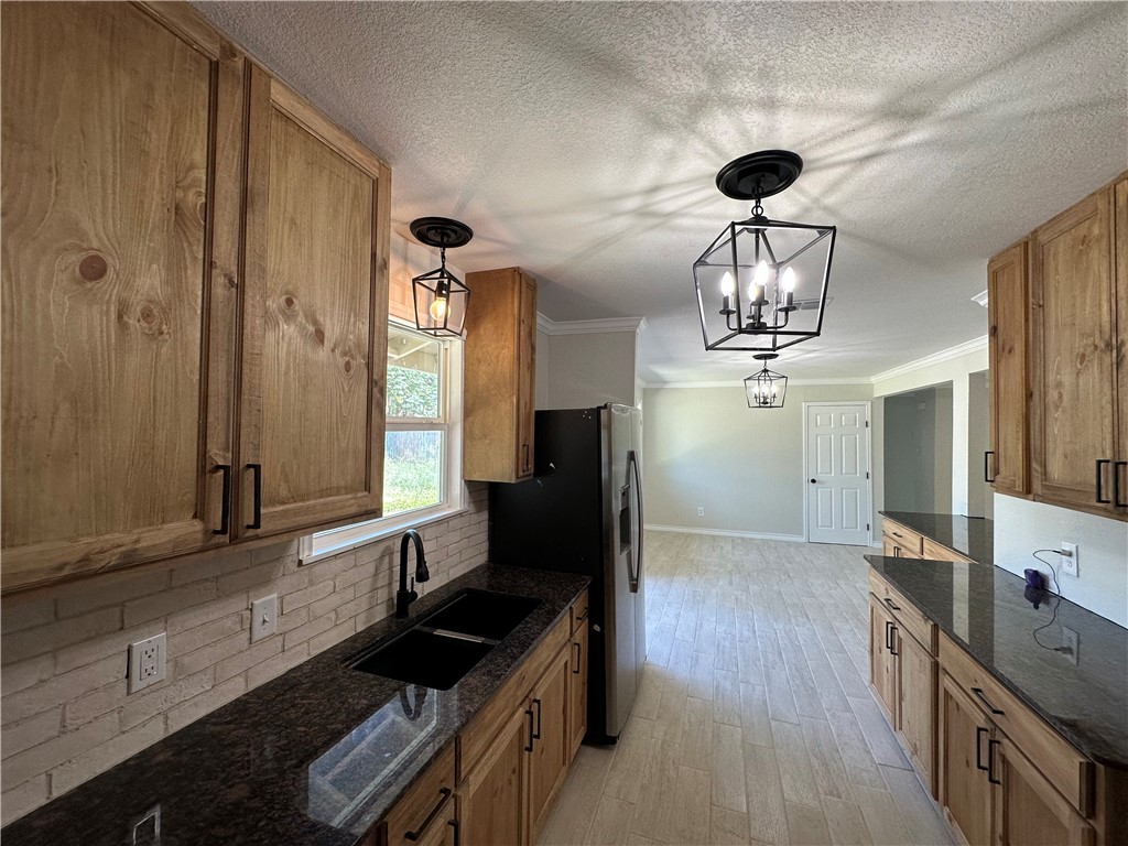 5822 Woodhaven Dr Property Photo 8