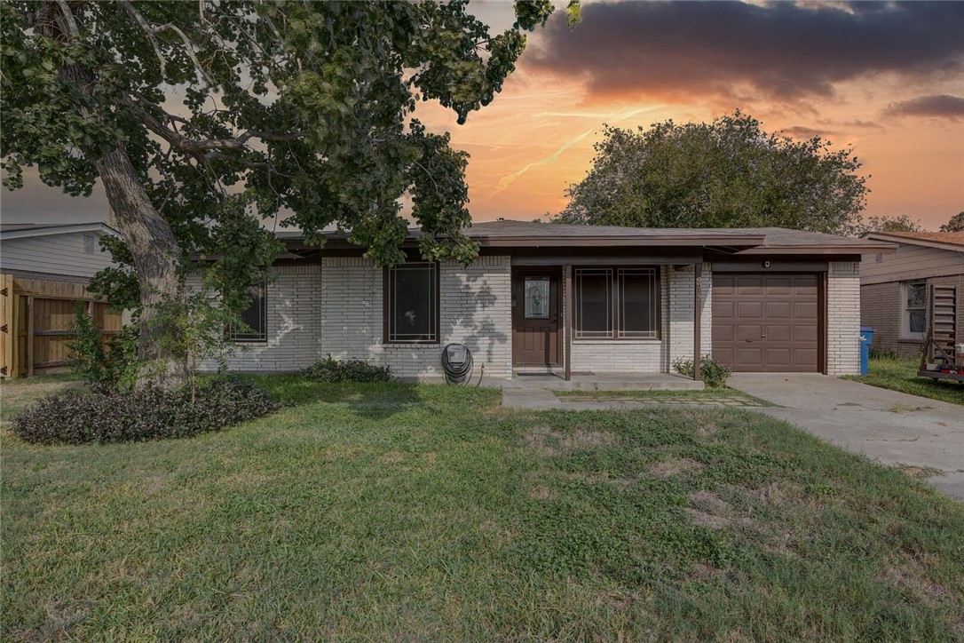 4917 Andover Dr Property Photo 2