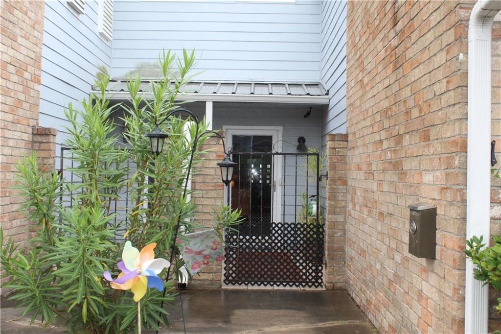 1461 MOORE Ave 6 Property Photo 1