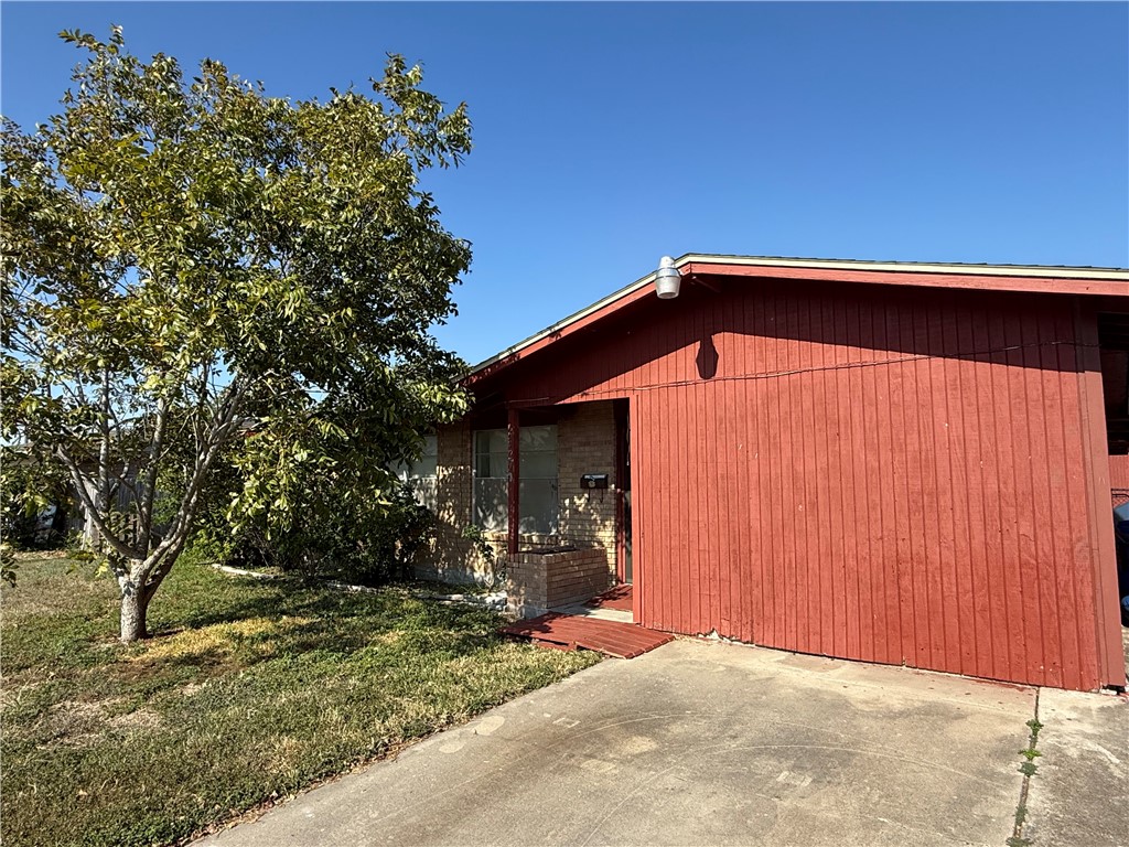 5729 Flynn Pkwy Property Photo 2