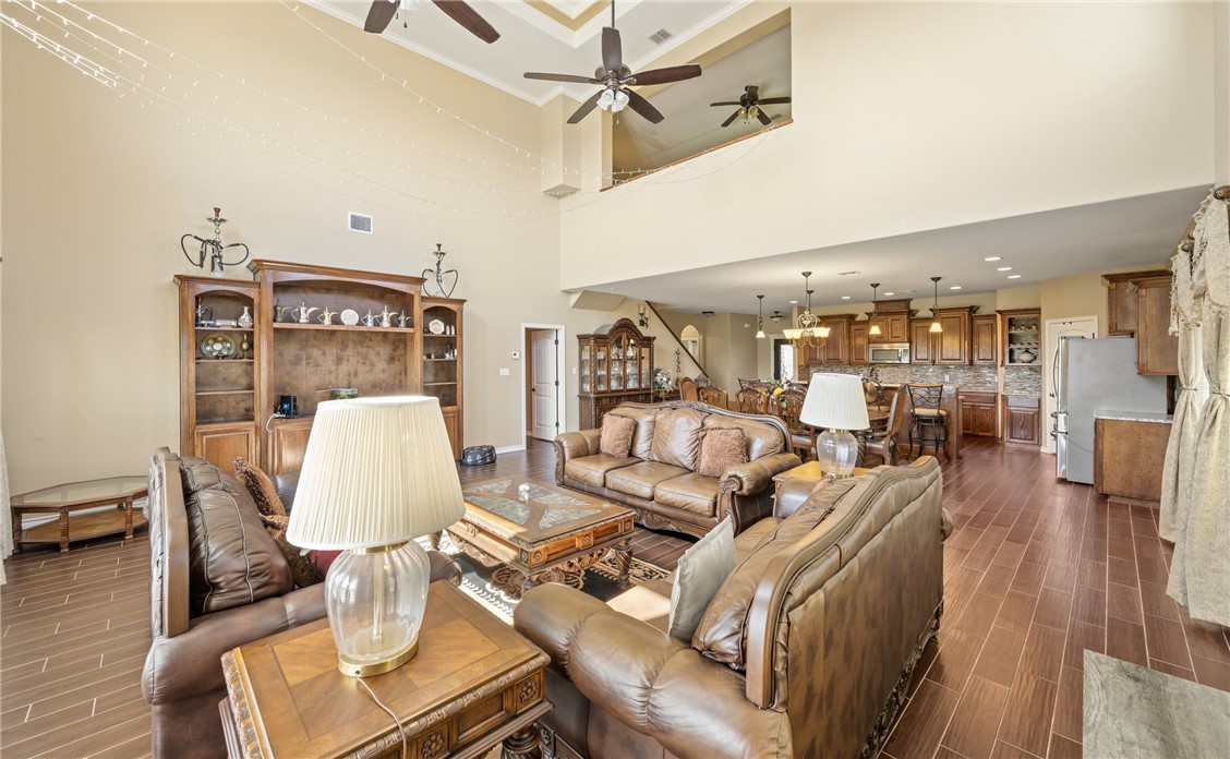 6025 Garden Court Property Photo 3