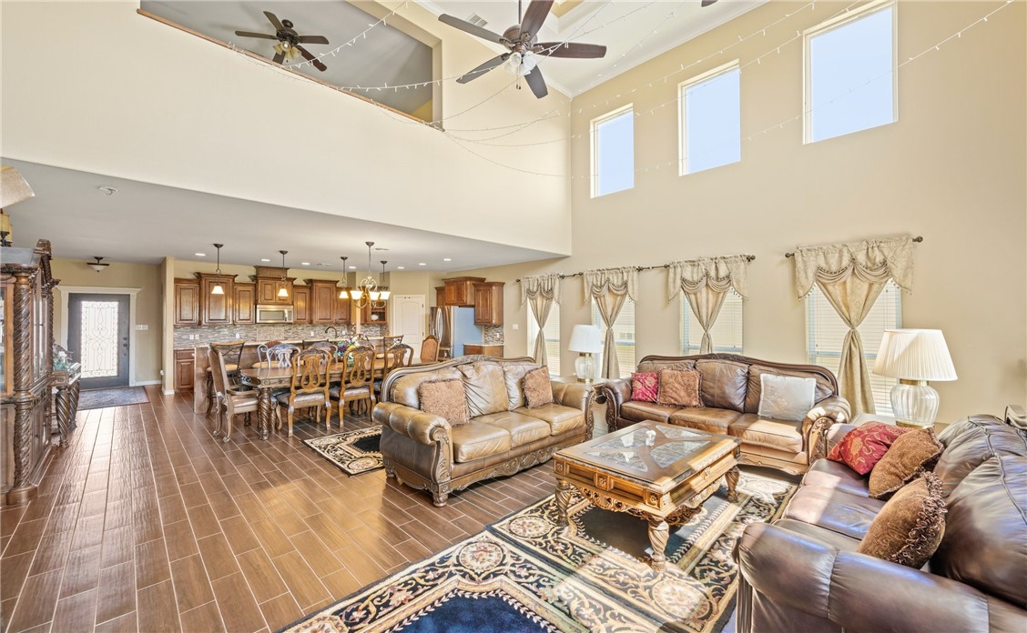 6025 Garden Court Property Photo 13