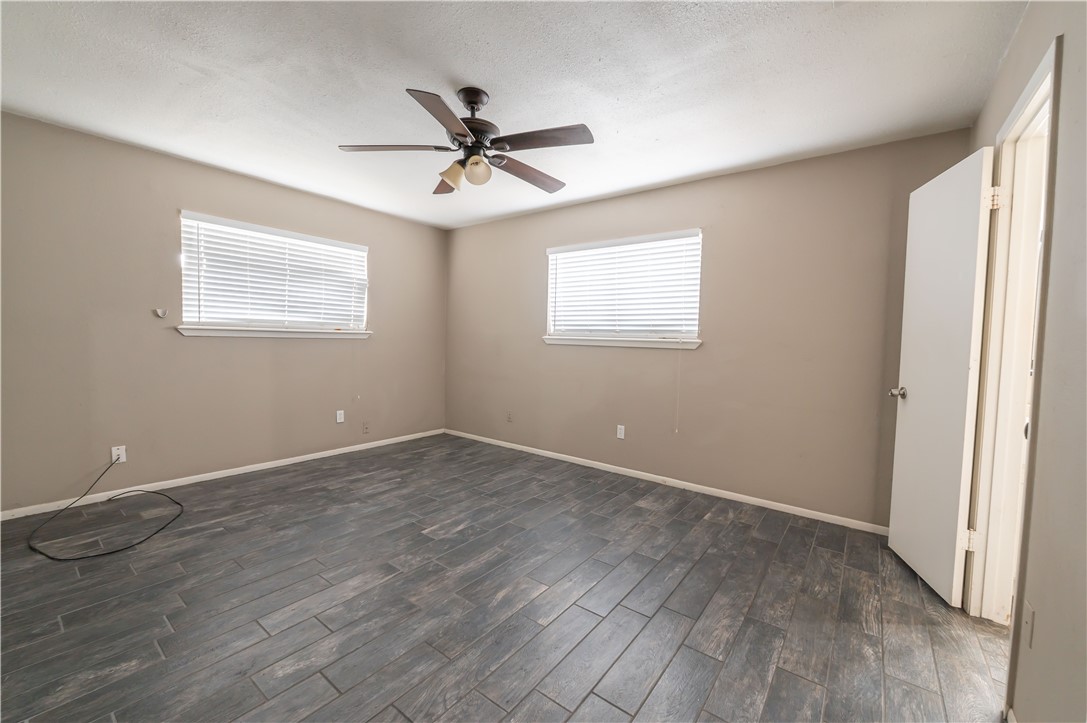 910 Red Start Property Photo 10