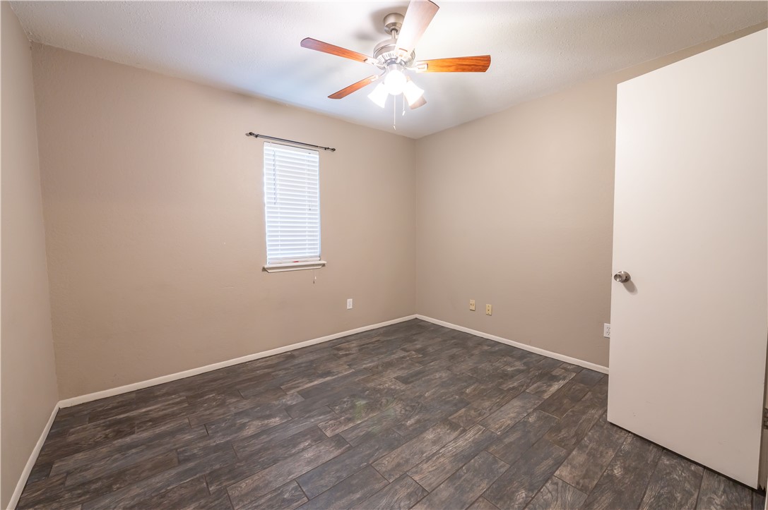 910 Red Start Property Photo 15