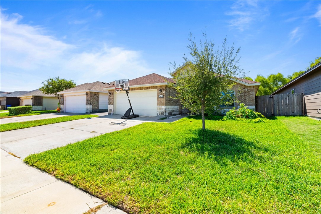 7329 Clapton Dr Property Photo 3