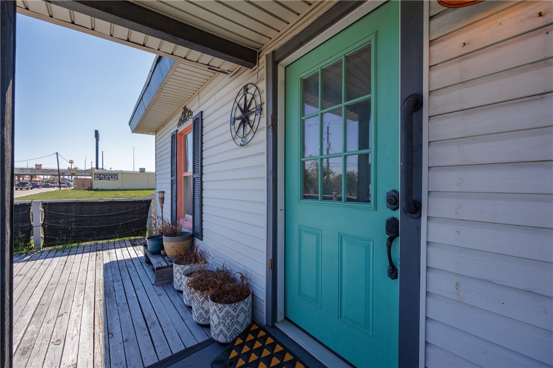 1002 Waldron Property Photo 3