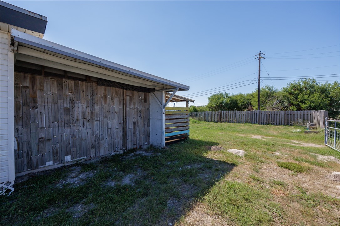 1002 Waldron Property Photo 5