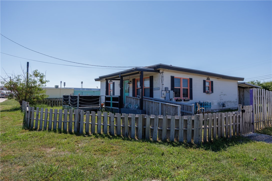 1002 Waldron Property Photo 8