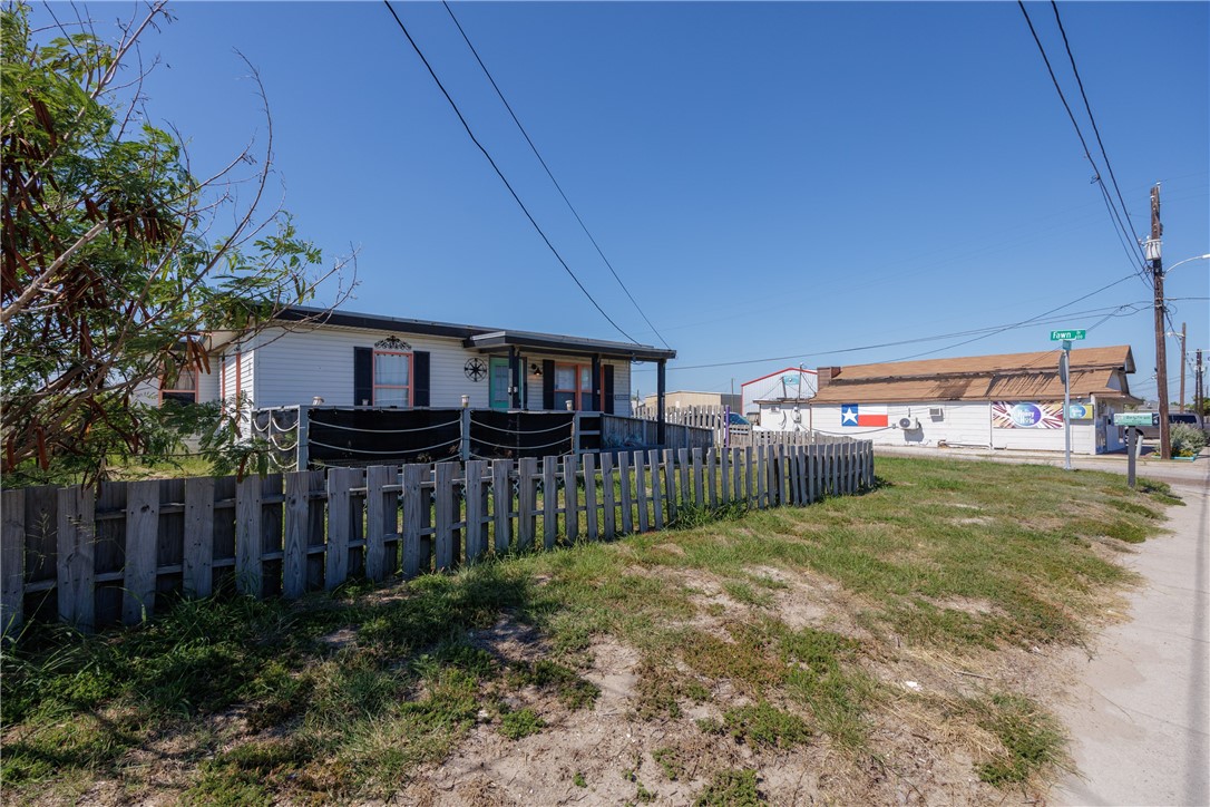 1002 Waldron Property Photo 10