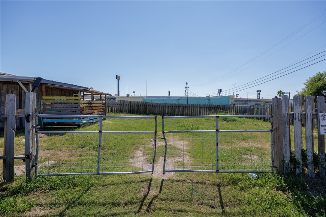 1002 Waldron Property Photo 11