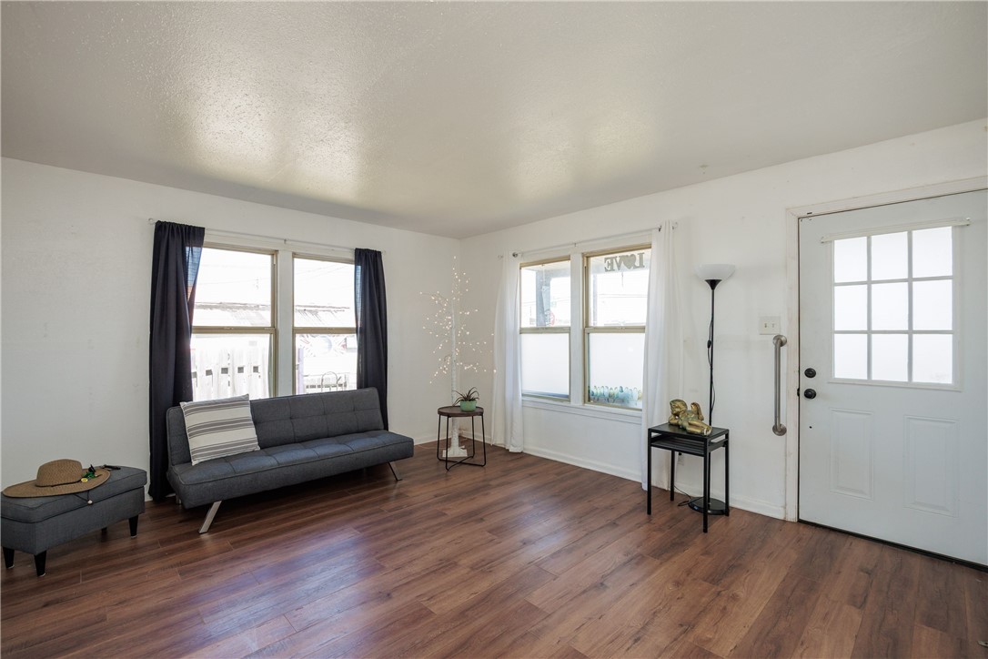 1002 Waldron Property Photo 12