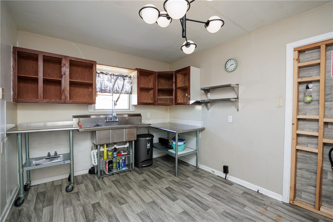 1002 Waldron Property Photo 14