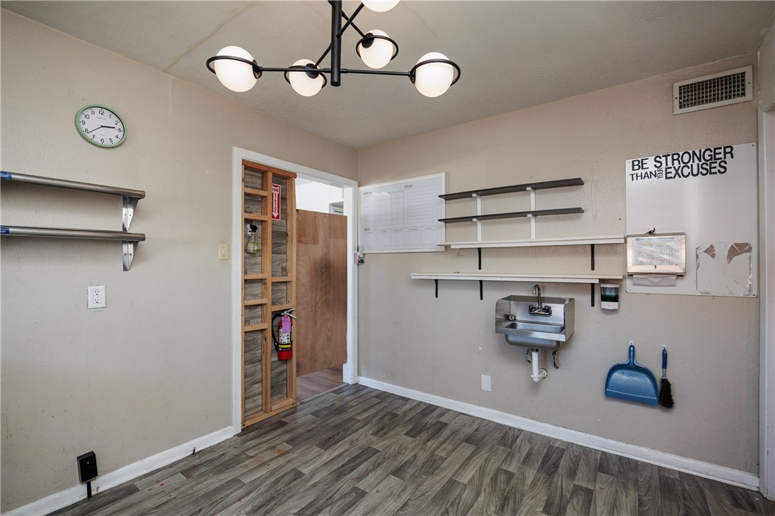 1002 Waldron Property Photo 15