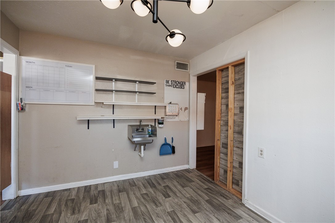 1002 Waldron Property Photo 16