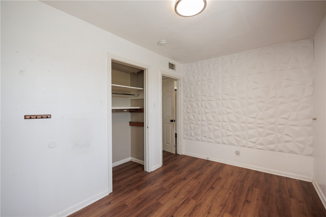 1002 Waldron Property Photo 26