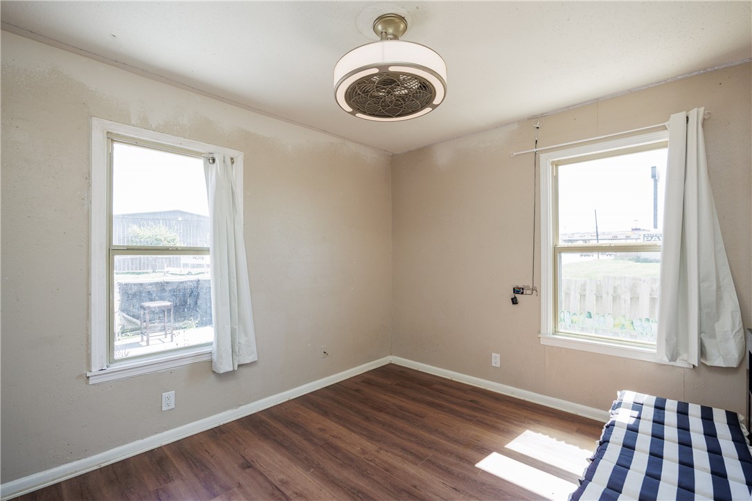 1002 Waldron Property Photo 30