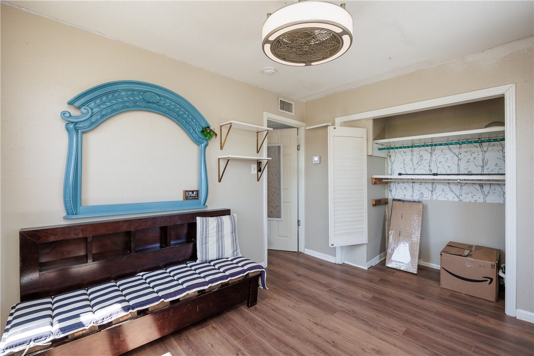 1002 Waldron Property Photo 31