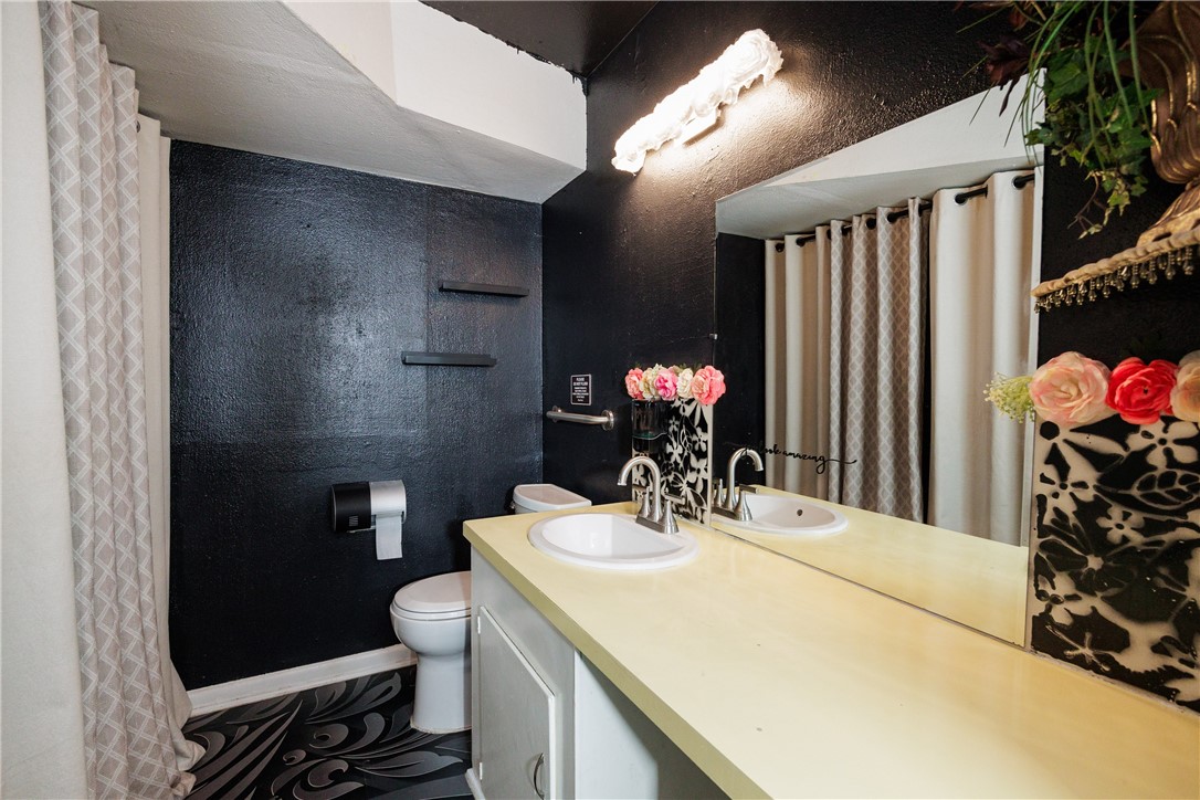 1002 Waldron Property Photo 33