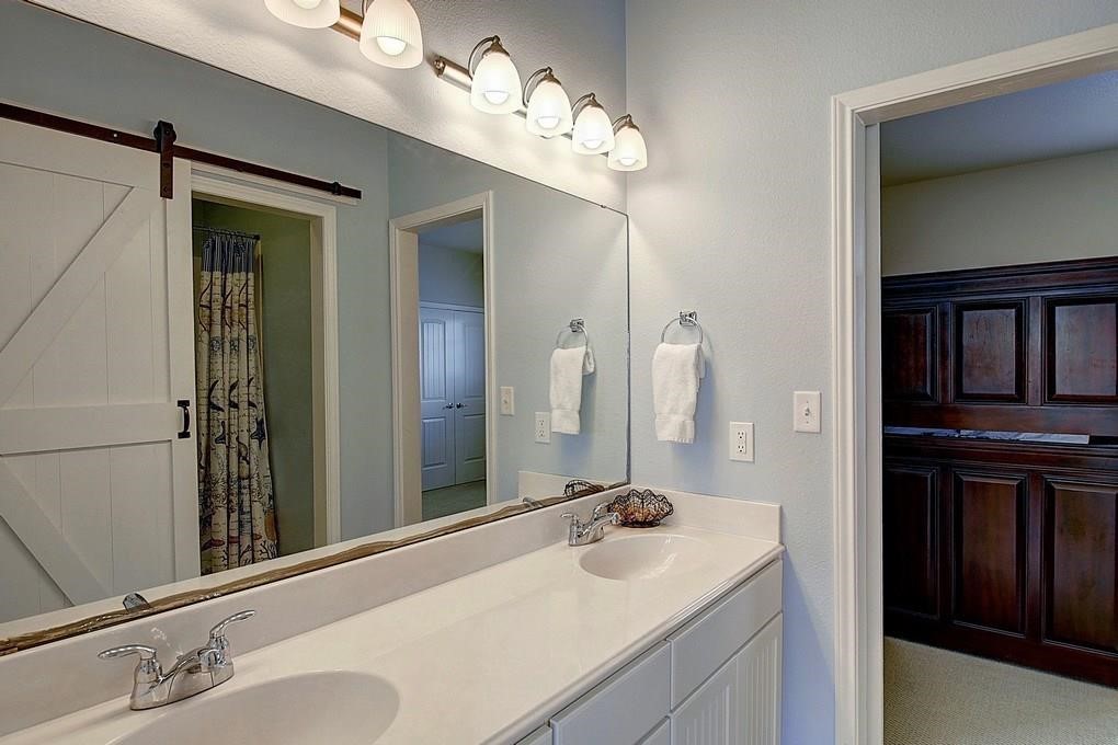 3021 S 11th St 2 Property Photo 30