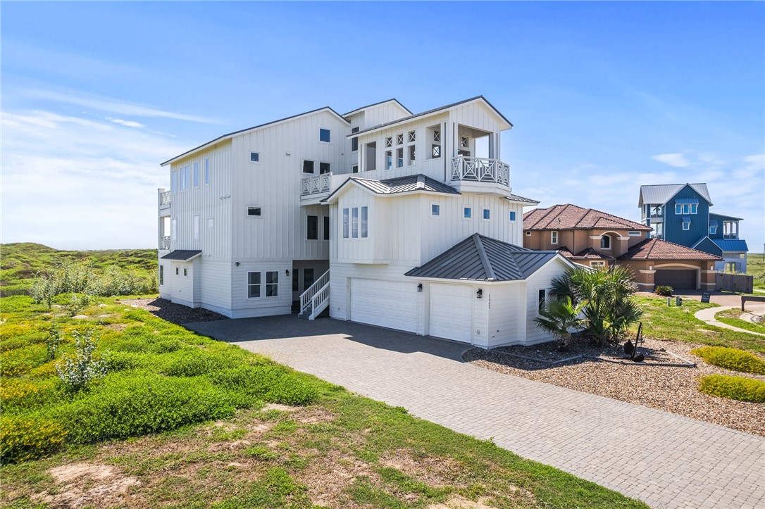 121 Bikini Dr Property Photo 3