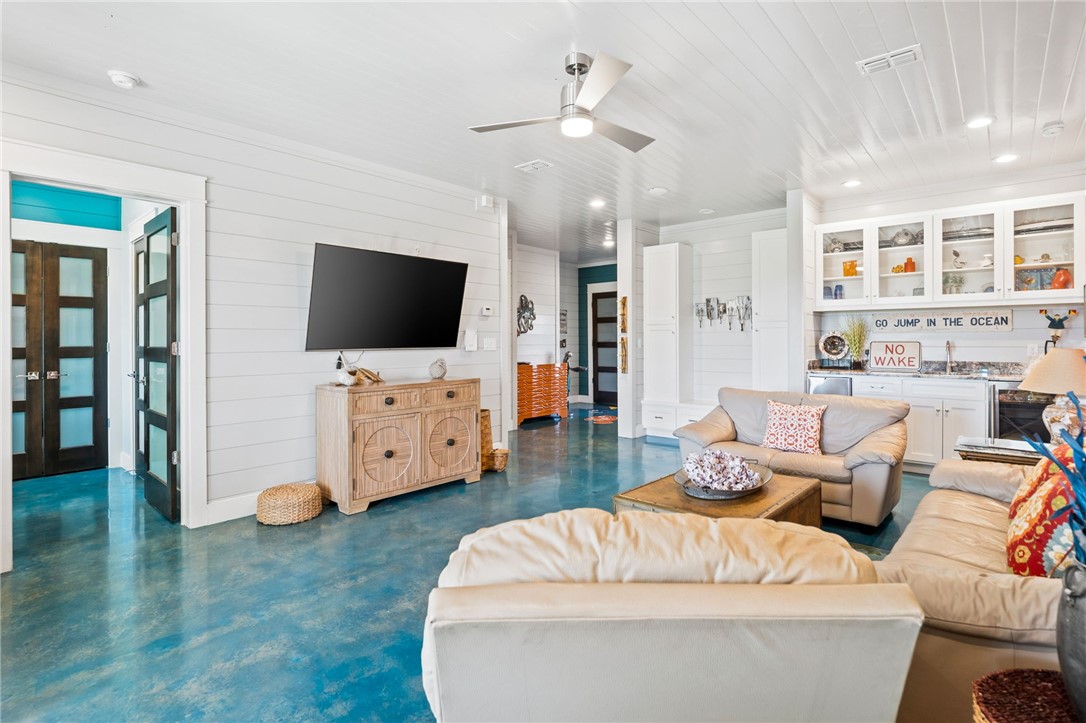 121 Bikini Dr Property Photo 27