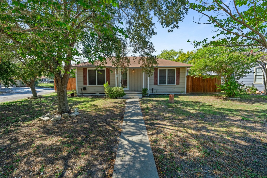 401 Field Ave Property Photo 1