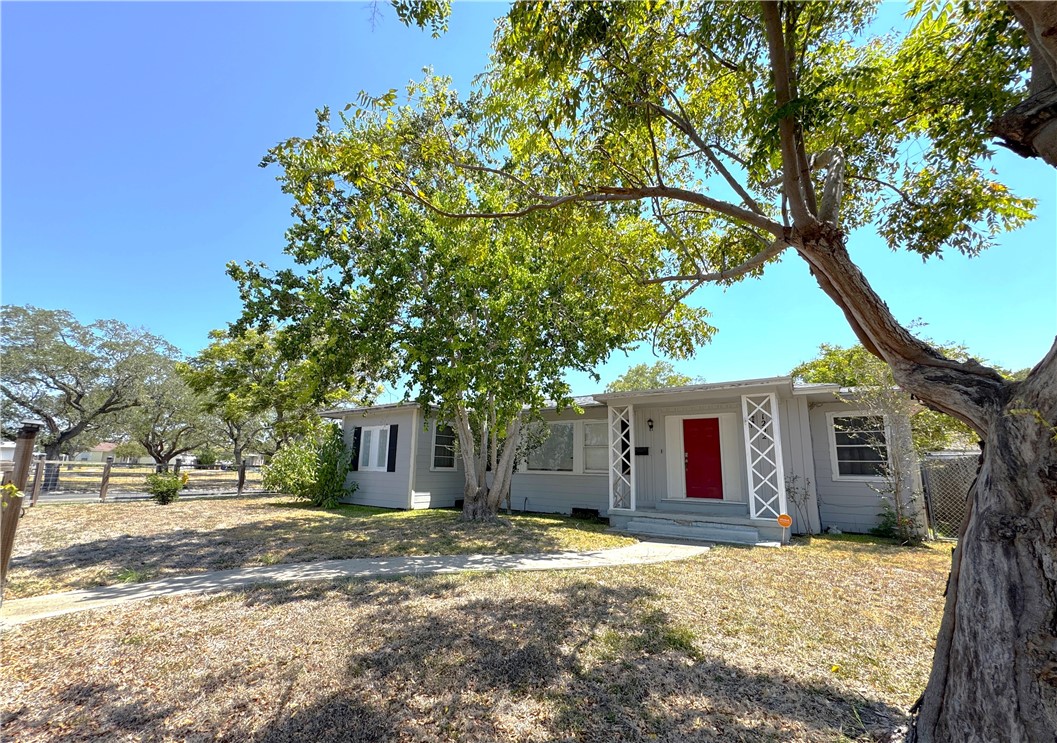 1202 Brentwood Dr Property Photo 1