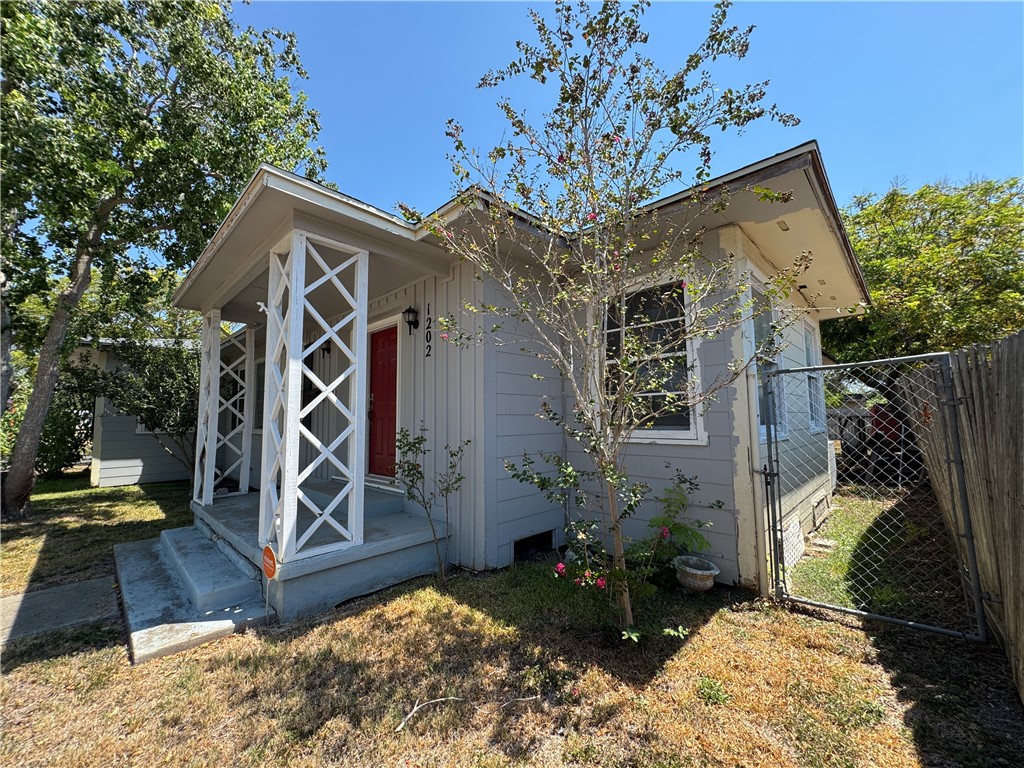 1202 Brentwood Dr Property Photo 2