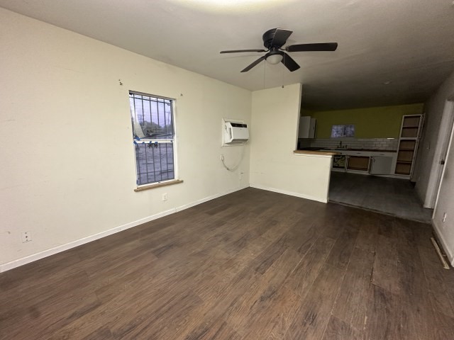 902 Burleson St Property Photo 4