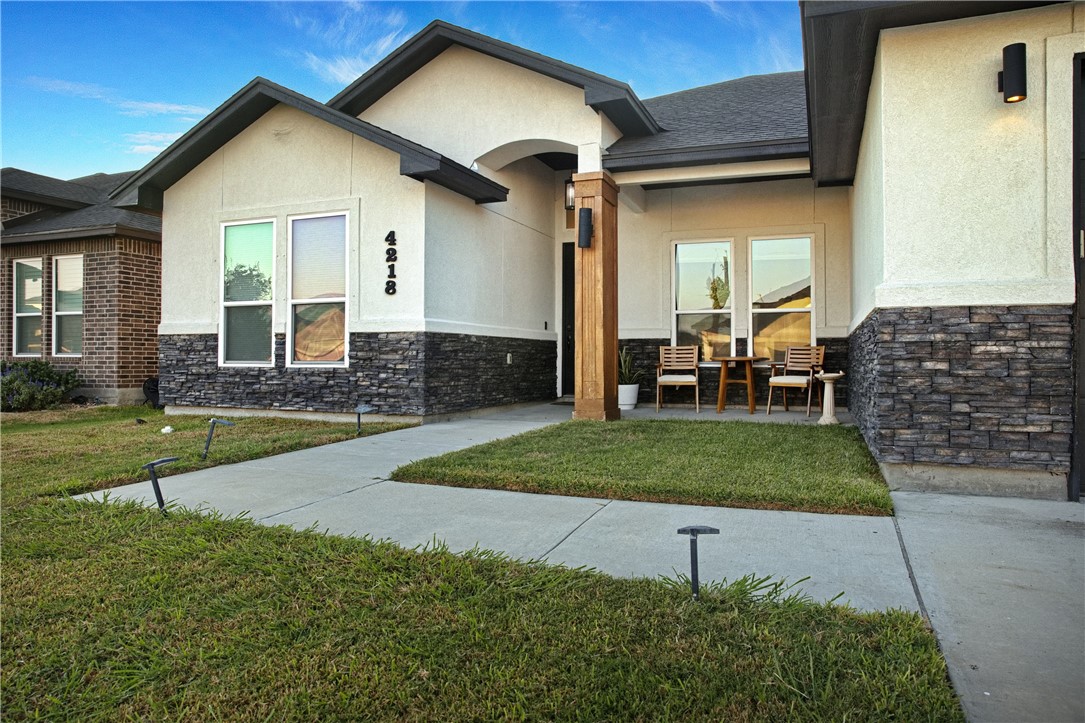 4218 Azali Dr Property Photo 2