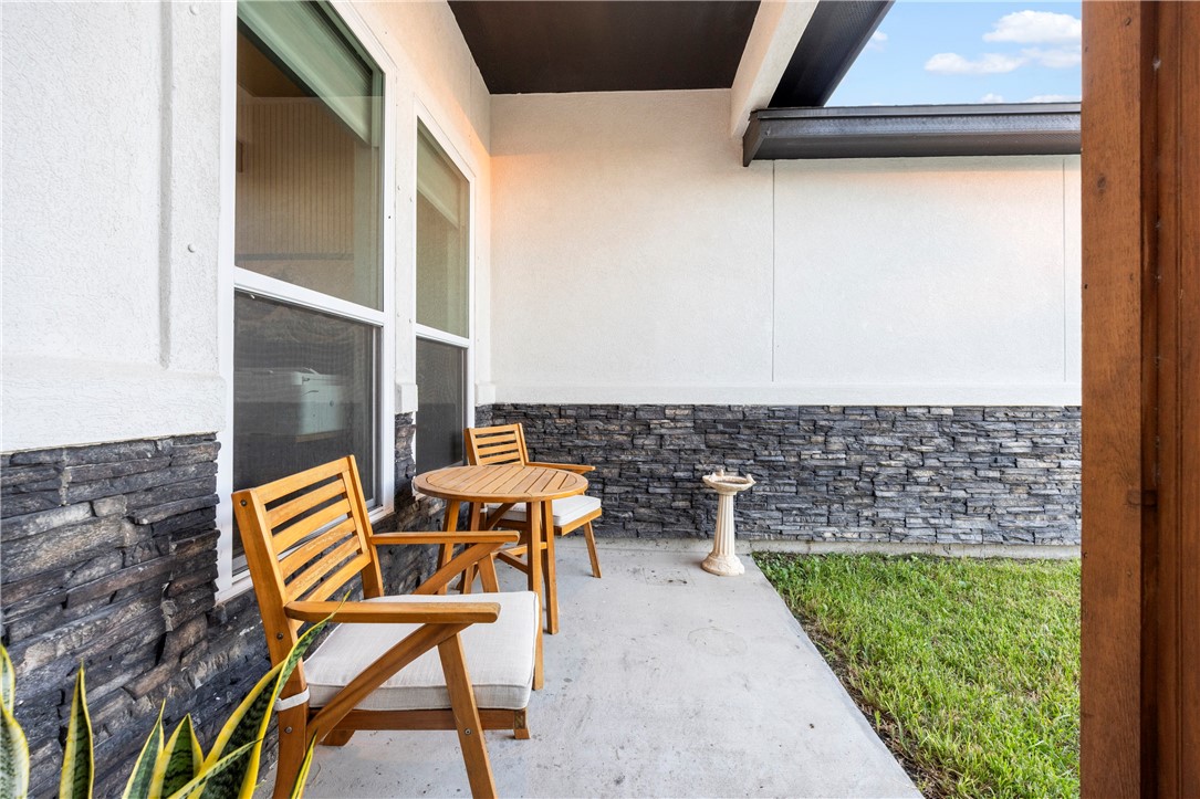 4218 Azali Dr Property Photo 3