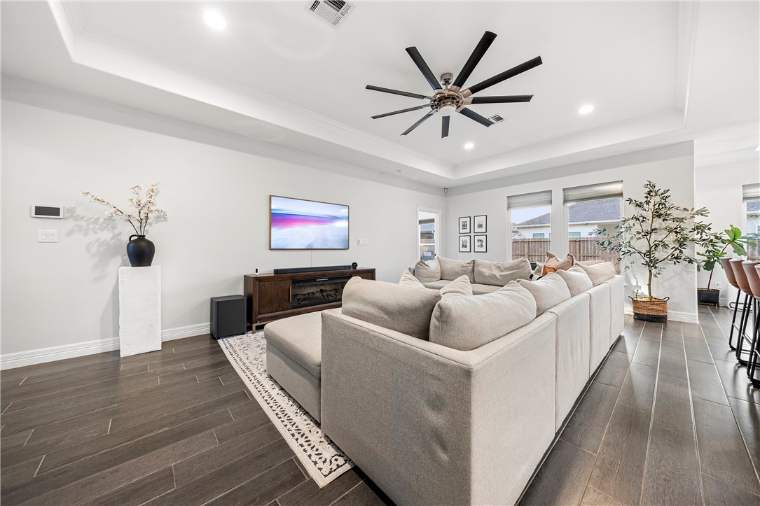 4218 Azali Dr Property Photo 6