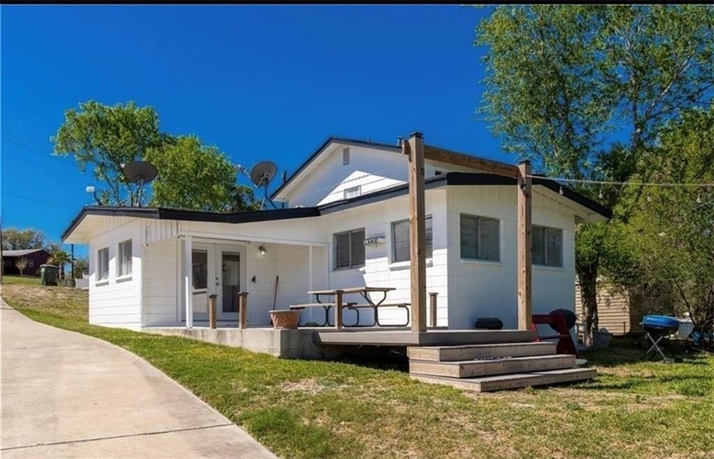 196 E Lake View Property Photo 1