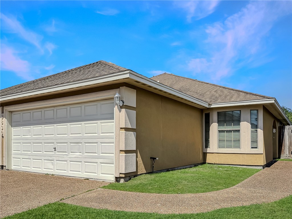 6630 Rhine B Property Photo 1