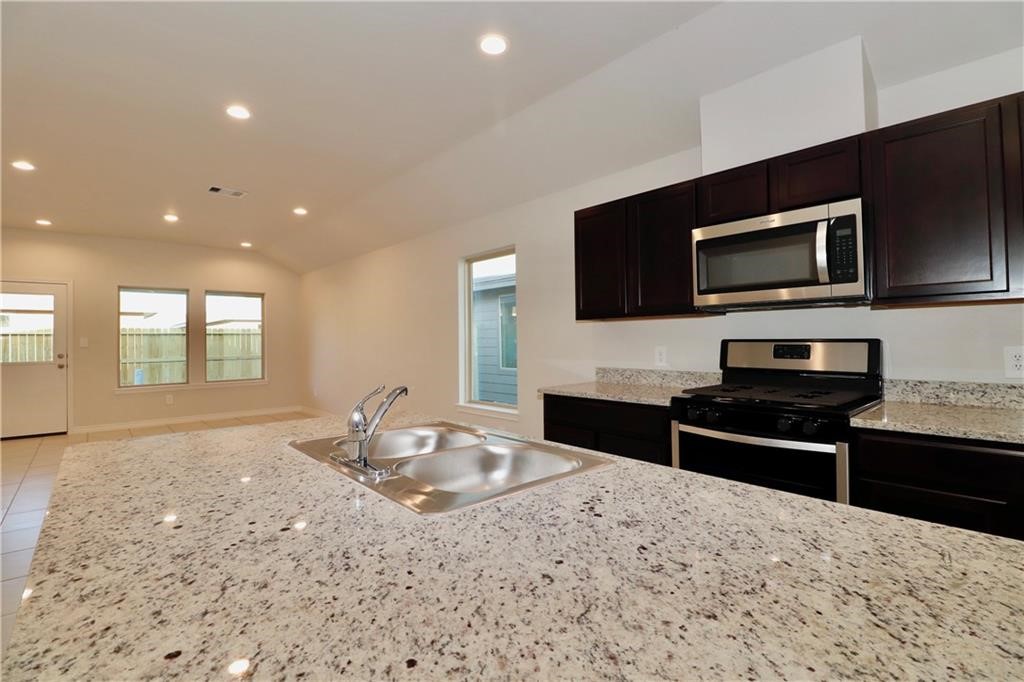 1930 Kentucky Derby Dr Property Photo 2