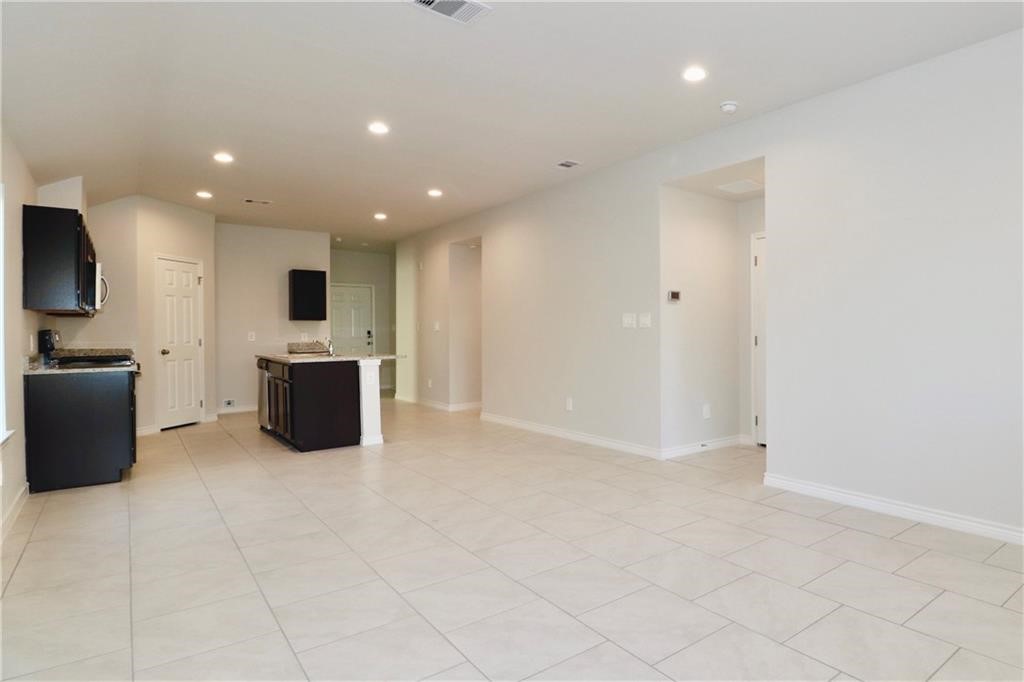 1930 Kentucky Derby Dr Property Photo 3