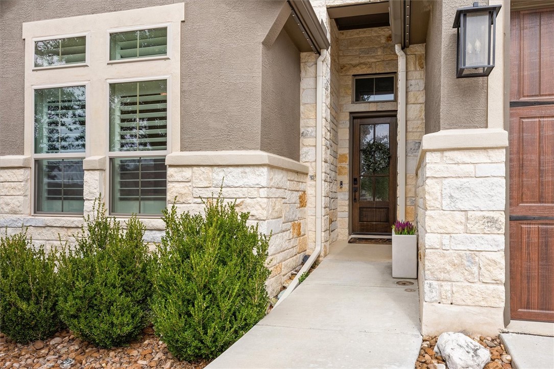 158 Cool Rock Property Photo 2