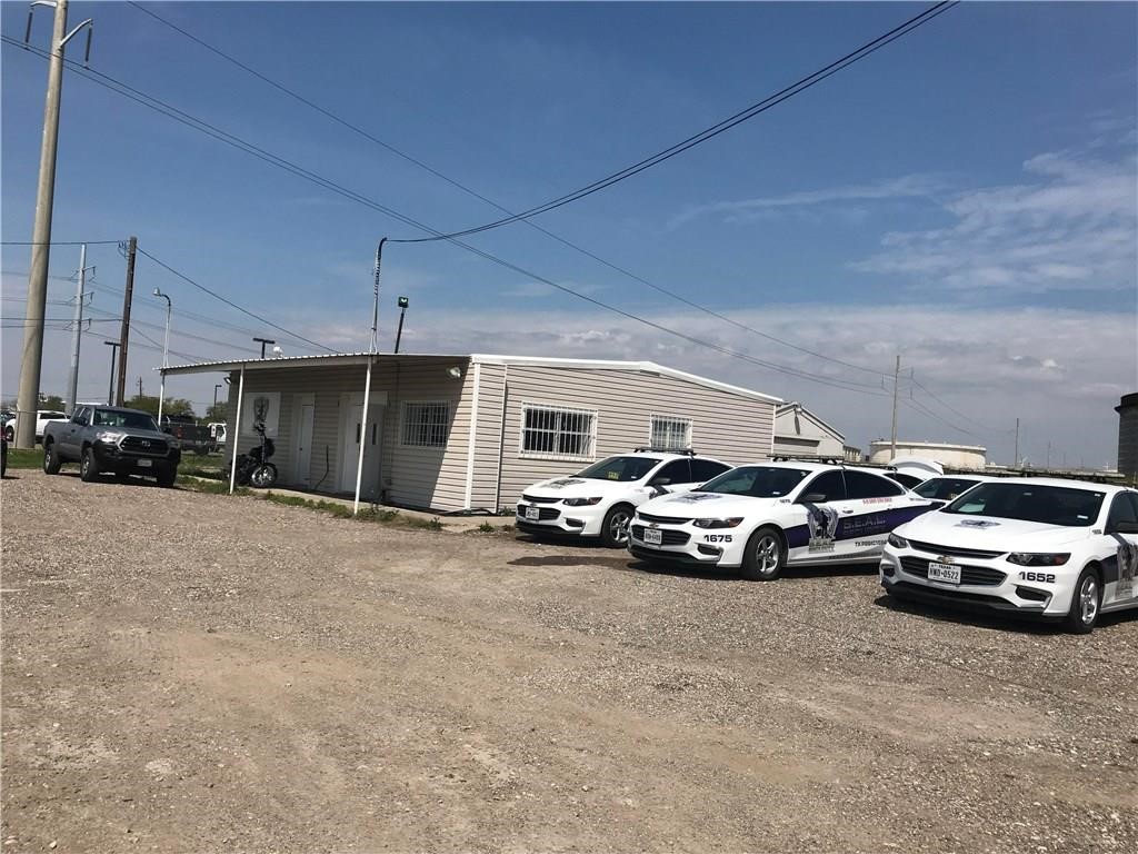 4908 Up River Property Photo 4
