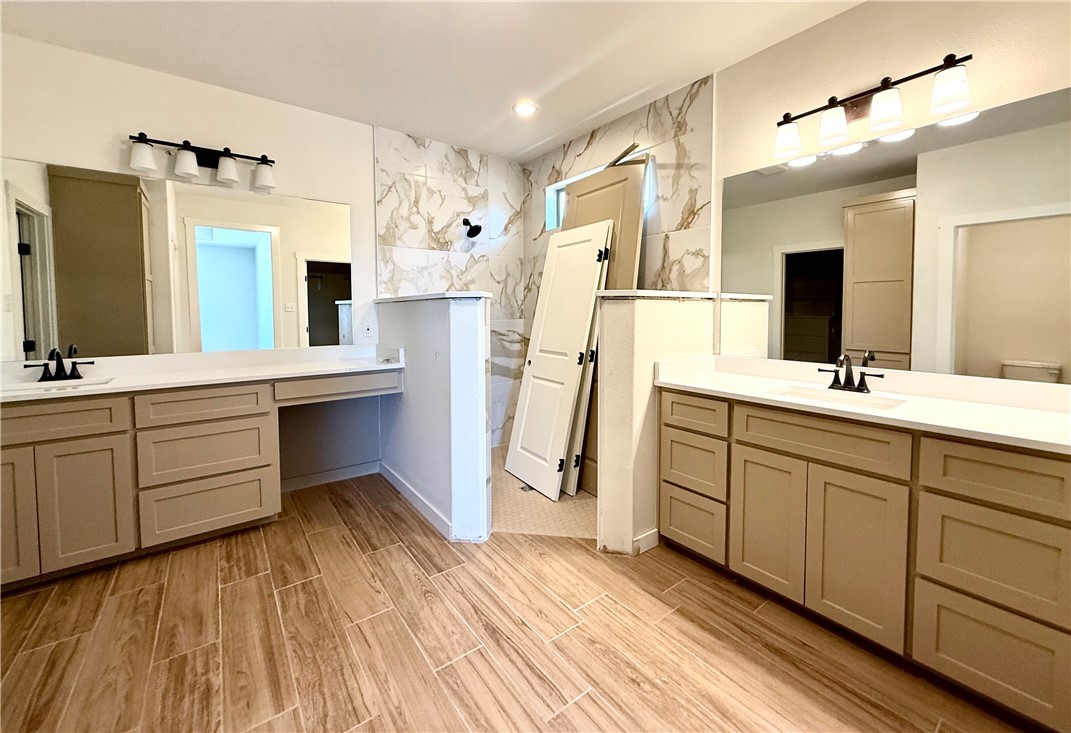 1706 Elm View Dr Property Photo 3