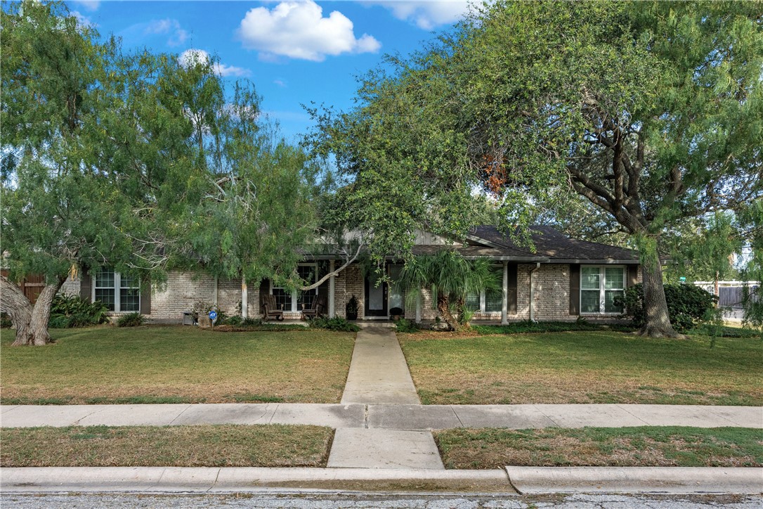 302 Cape Hatteras Dr Property Photo 1