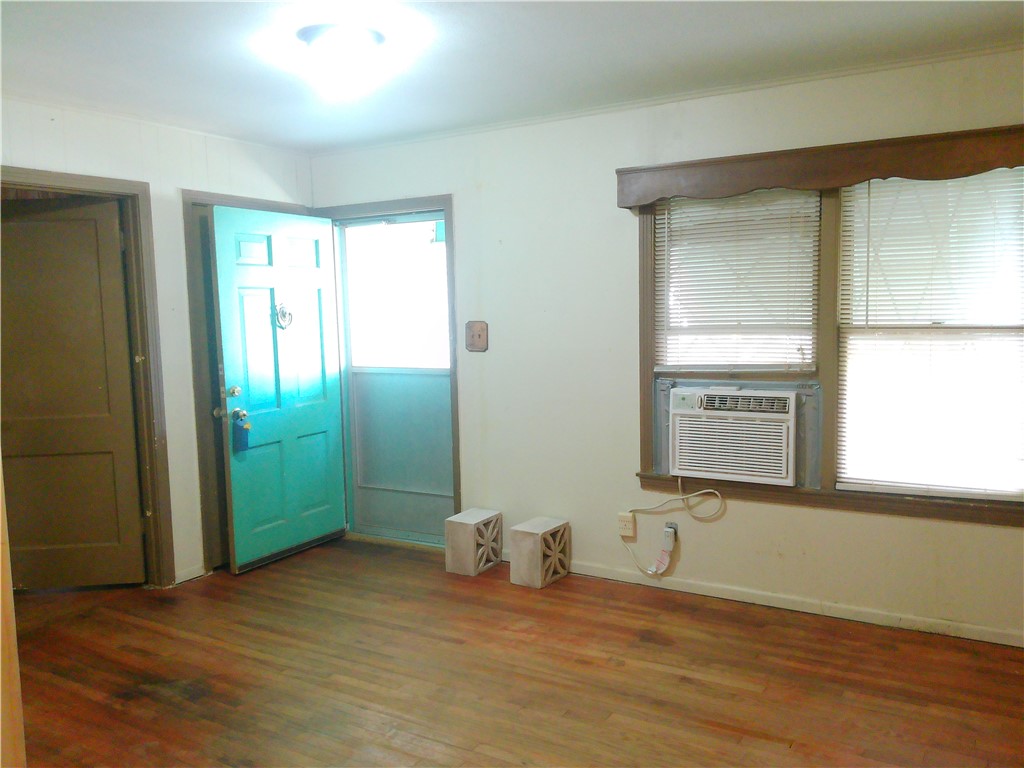4322 Fir St Property Photo 4