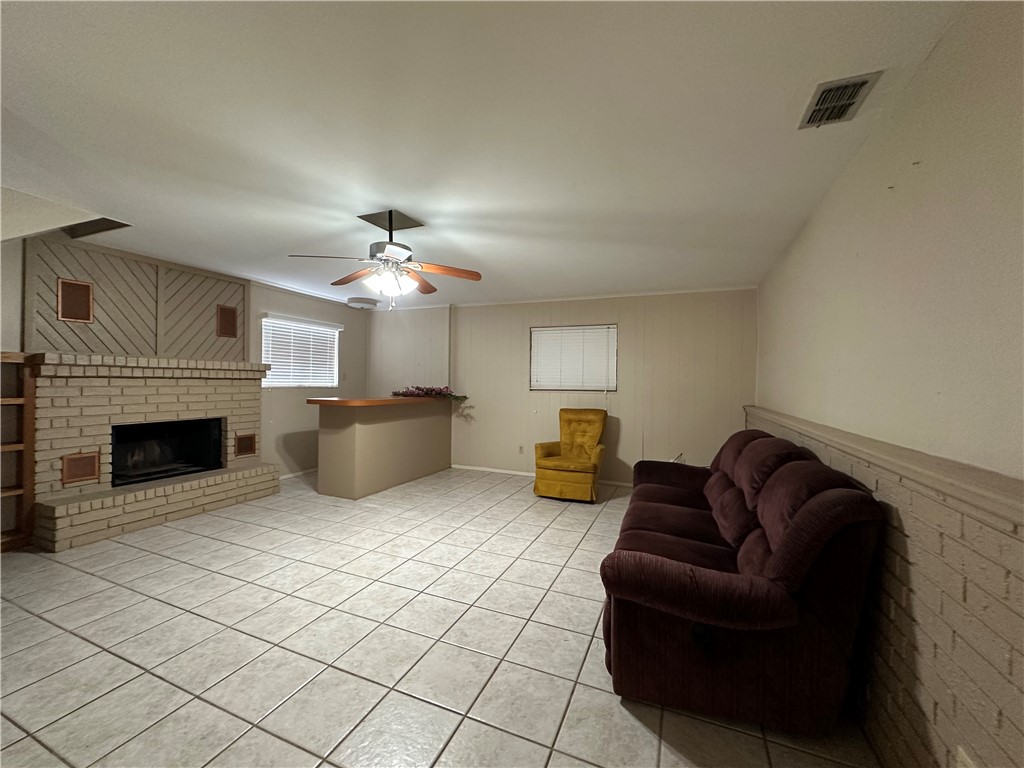 5326 Alejandro St Property Photo 9