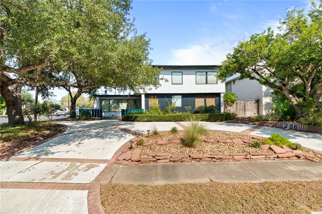 256 Melrose St Property Photo 1