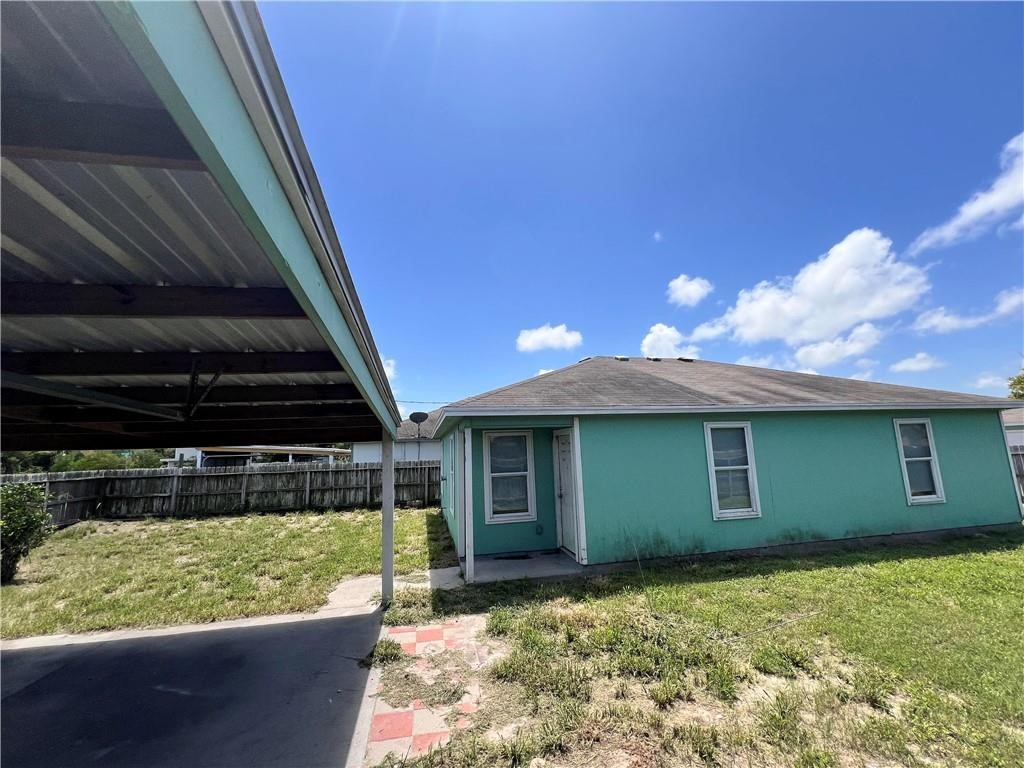 818 Military Dr Property Photo 1