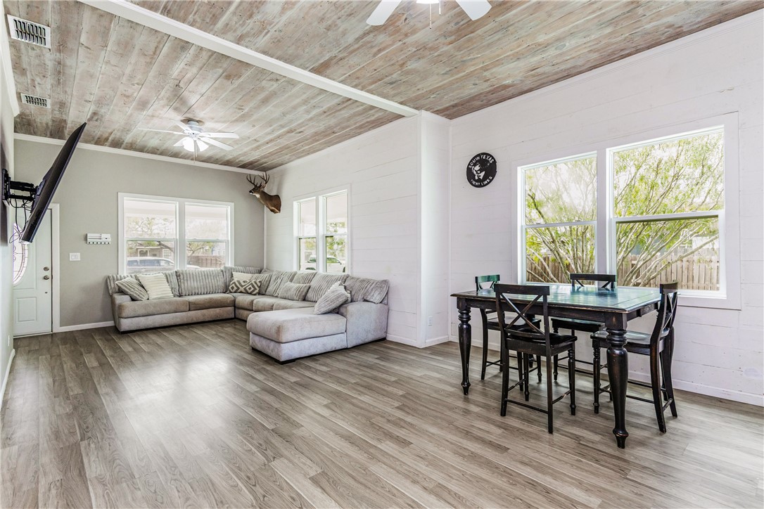 113 E 6th St Property Photo 12