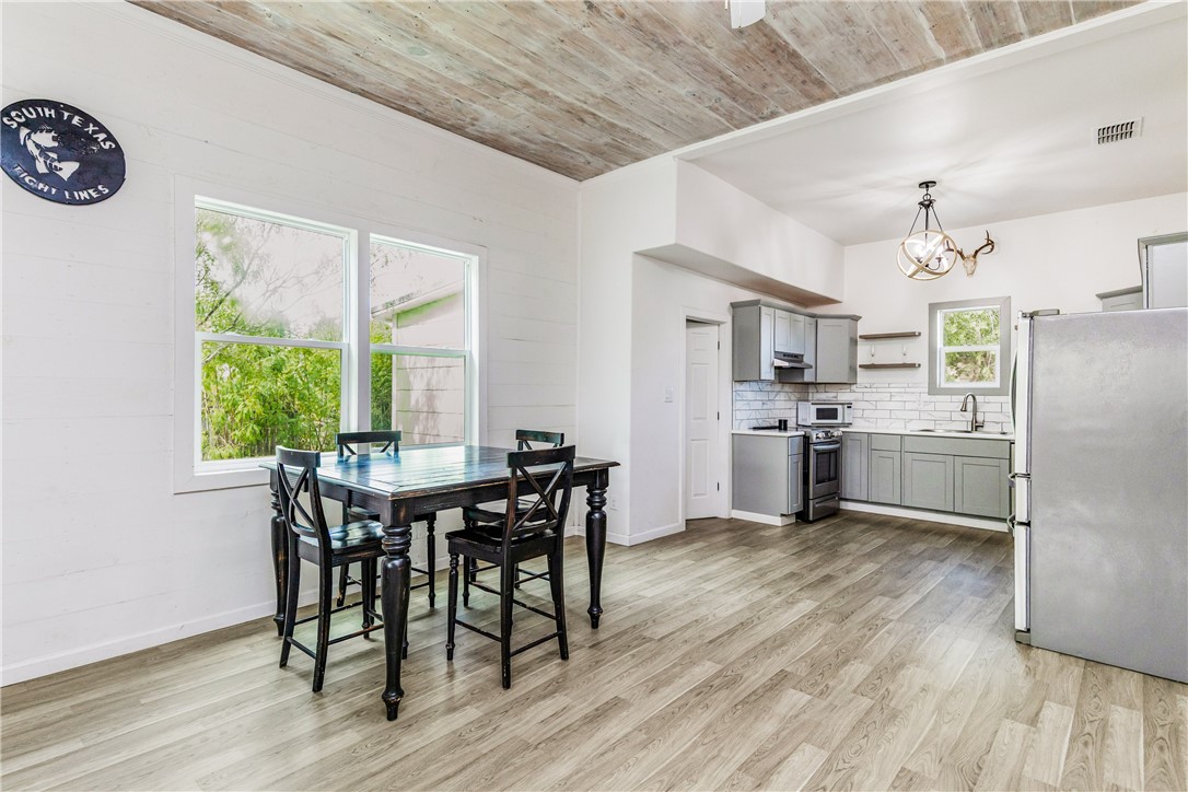 113 E 6th St Property Photo 13