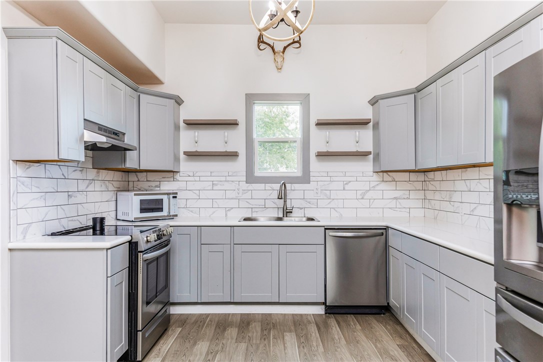 113 E 6th St Property Photo 15